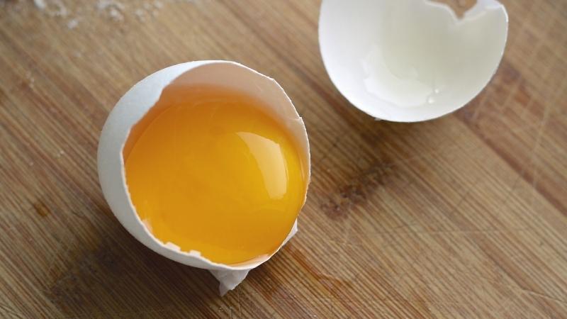 Ăn trứng gà sống có nhiều tác dụng tốt đối với sức khỏe
