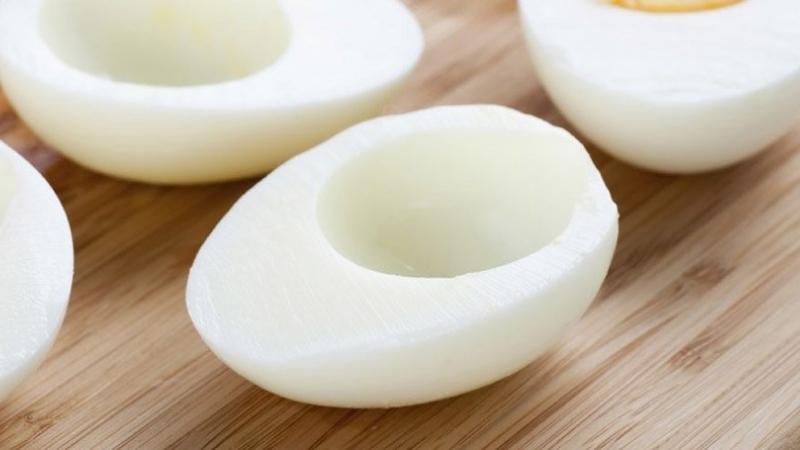 Ăn lòng trắng trứng thoải mái vì lòng trứng tốt cho sức khỏe