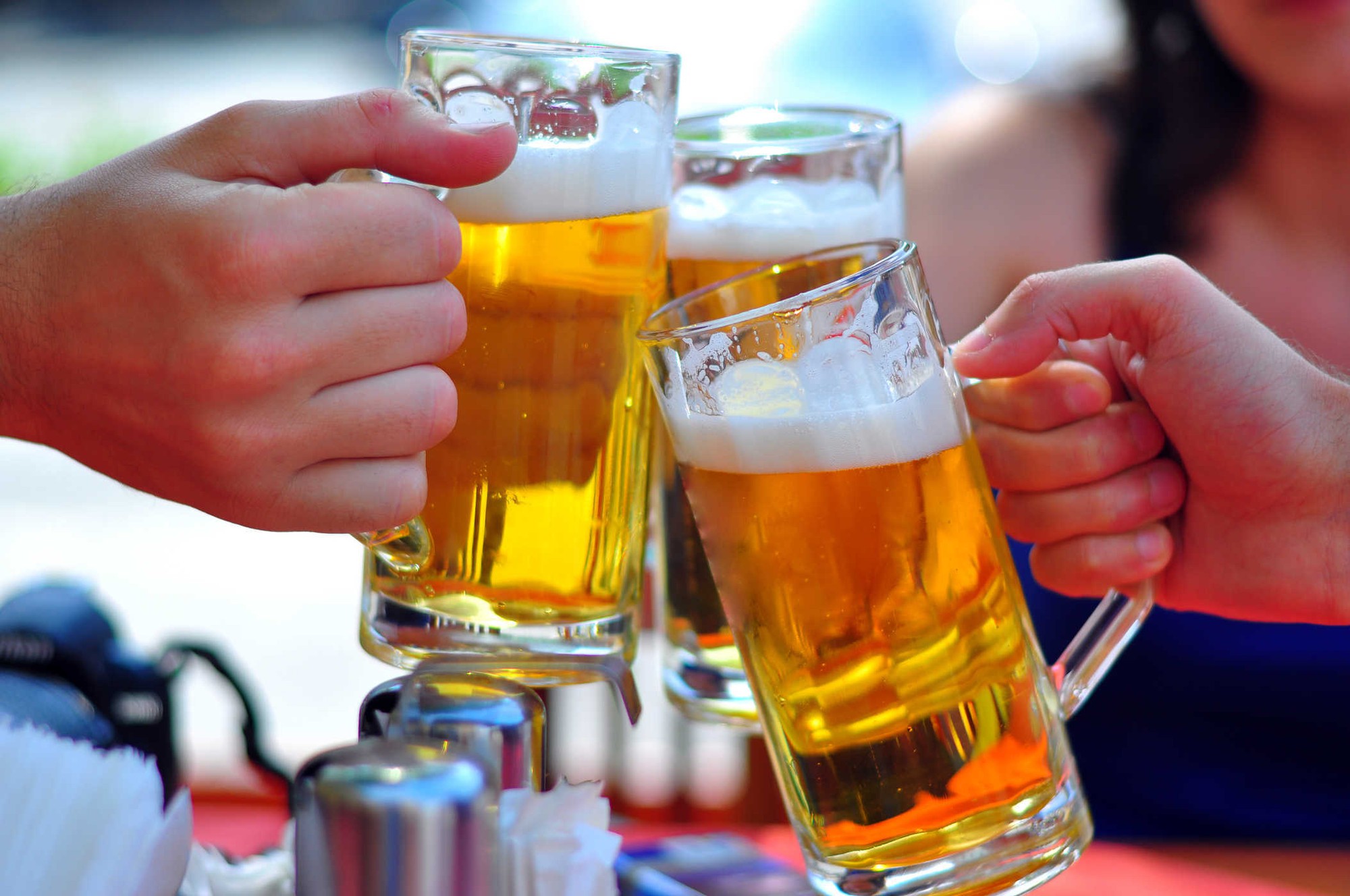 Bia “mát” hơn rượu: Chuyên gia WHO nói gì? - Báo Người lao động