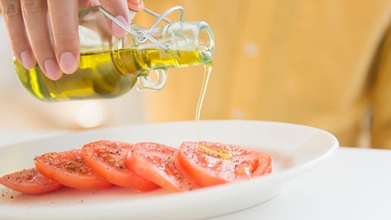 Sử dụng dầu oliu trong các món ăn