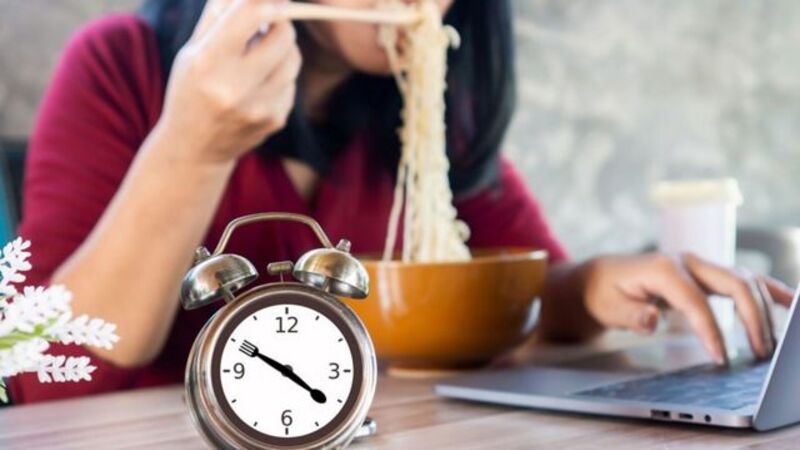 Tránh việc ăn mỳ chũ vào buổi tối để tránh tăng cân