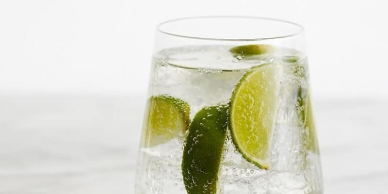 Vodka và soda khi mix với nhau chứa 100 Calo trong mỗi 50ml.