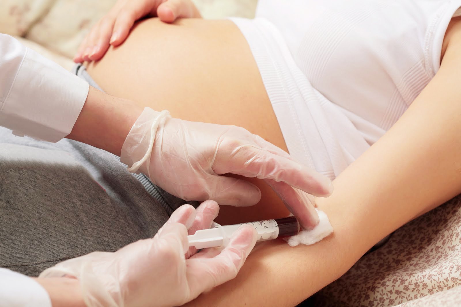 Vì sao cần xét nghiệm yếu tố Rh khi mang thai?