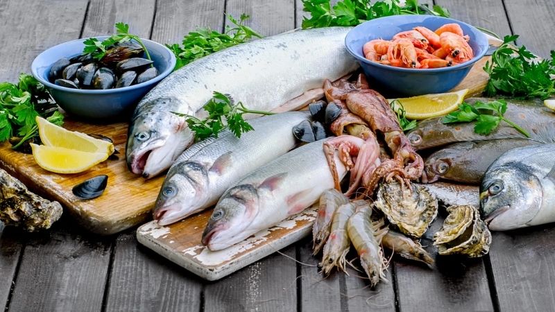 Thịt, cá là loại thực phẩm bổ sung dưỡng chất cần thiết cho cơ thể