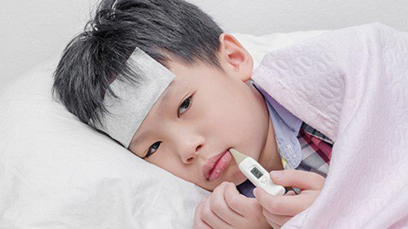 Cách phòng bệnh cho trẻ trước bệnh đau họng khi trời nắng đột ngột