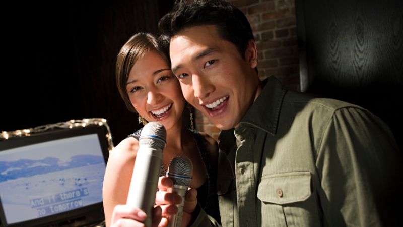 Nguy cơ lây nhiễm bệnh hô hấp từ việc hát karaoke