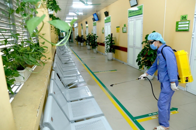 Bệnh viện khử khuẩn, làm sạch sau khi phát hiện ca nhiễm Covid-19.