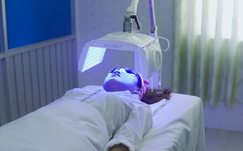 Liệu pháp ánh sáng là cách hỗ trợ điều trị bệnh lý và làm đẹp an toàn