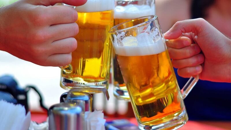 Chất kích thích và rượu, bia tránh dùng khi điều trị bệnh u tuyến giáp