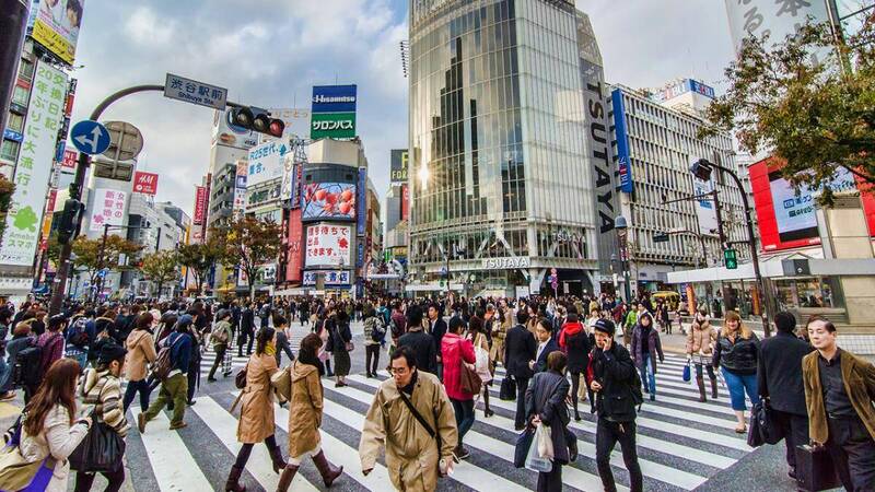 Người Nhật đi bộ thay vì lái xe khi ra ngoài