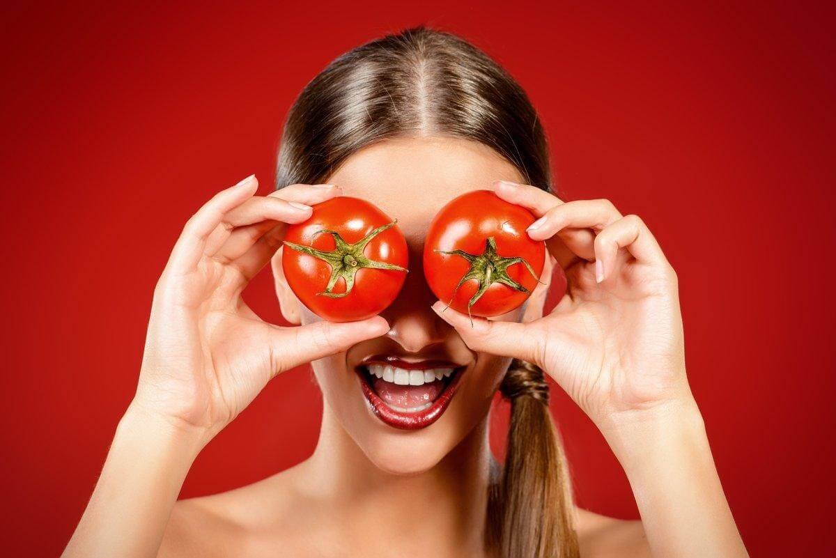 Mặt nạ cà chua có tác dụng tẩy tế bào chết.