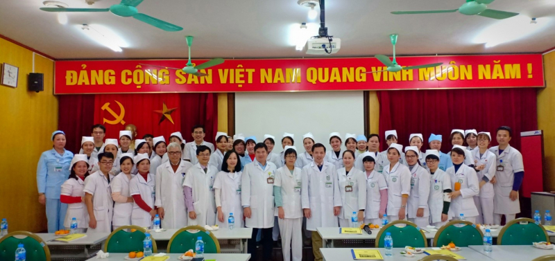 Đội ngũ y bác sĩ tại trung tâm hô hấp - Bệnh viện Bạch Mai